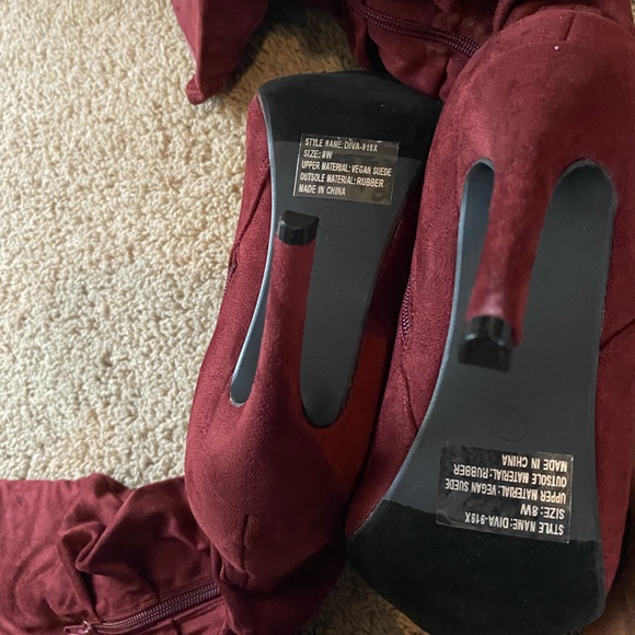 **HOST PICK** Knee boots. Size 8W. NIB. - Picture 2 of 7